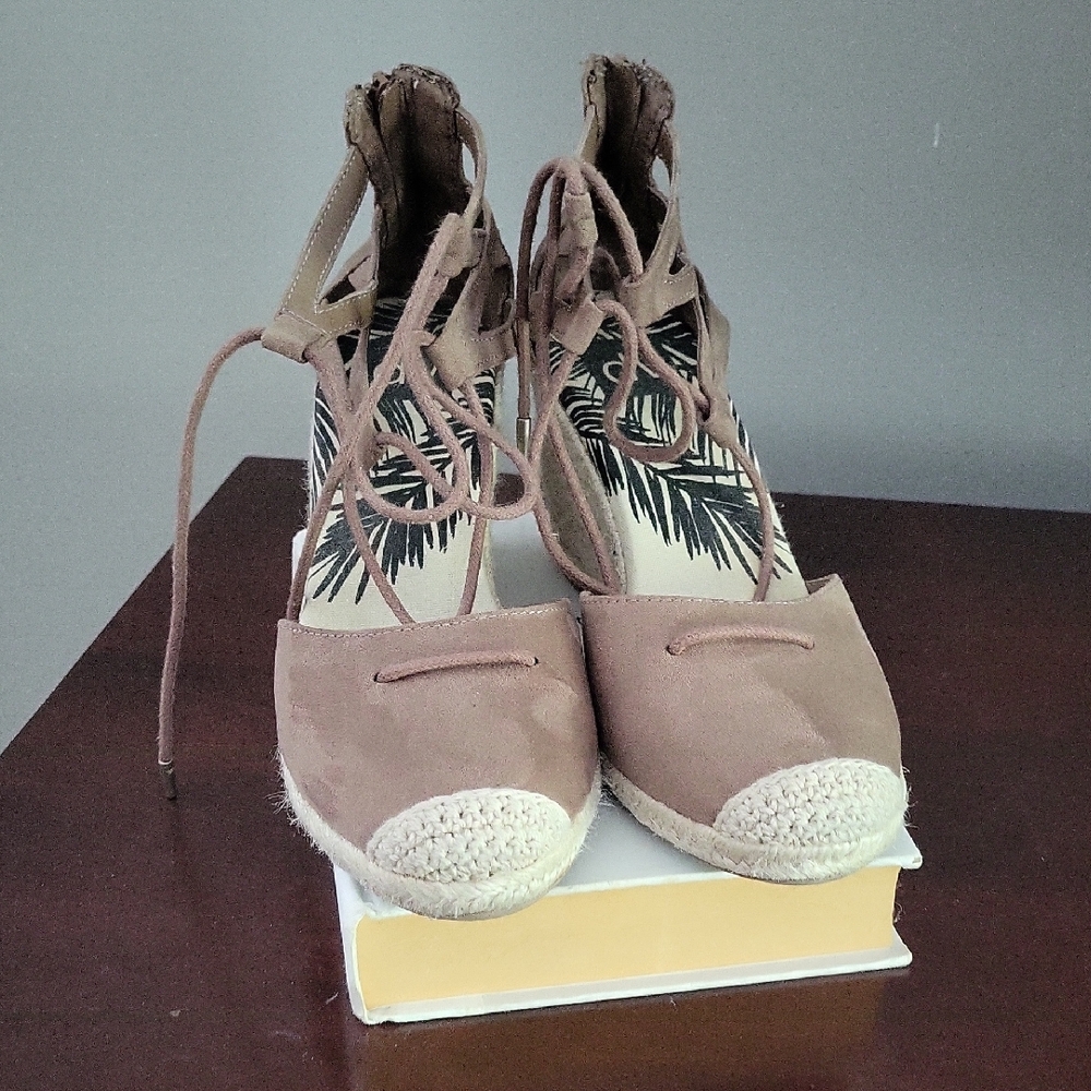 DV by Dolce Vita Tan Espadrilles Lace-Up Design